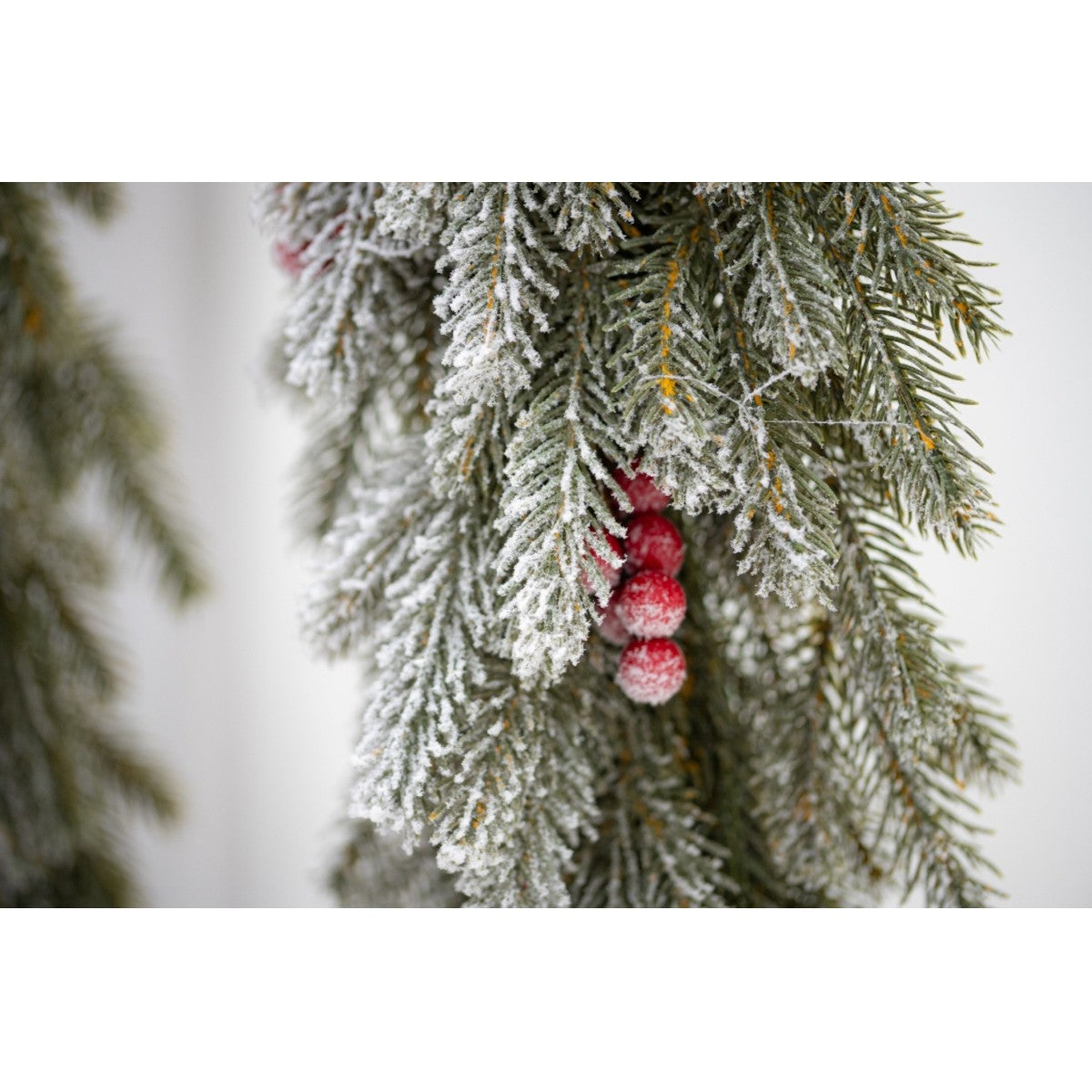 Weihnachtsgirlande, 3D-Tannenzweige, Schnee und Lorbeerbeeren, 100 cm, Ego