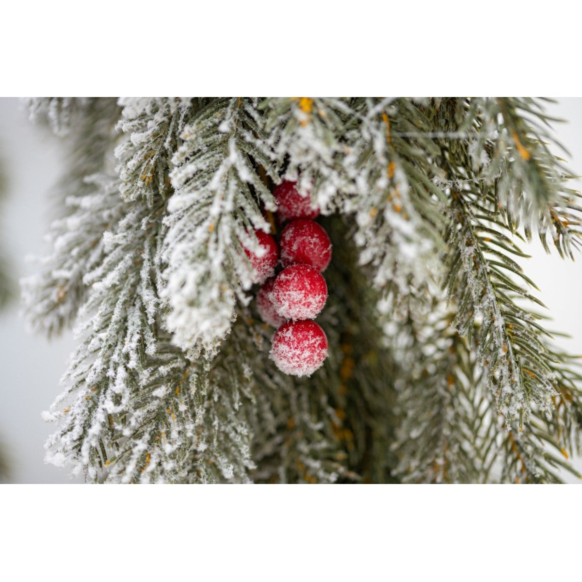 Weihnachtsgirlande, 3D-Tannenzweige, Schnee und Lorbeerbeeren, 100 cm, Ego
