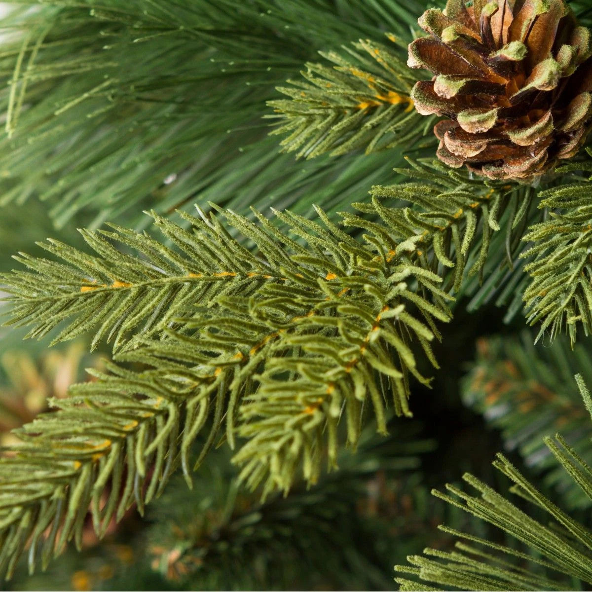 Premium-Weihnachtsbaum, 3D-Zweige, 220 cm, Himalaya, besonderes Design, natürliches Aussehen mit Zapfen