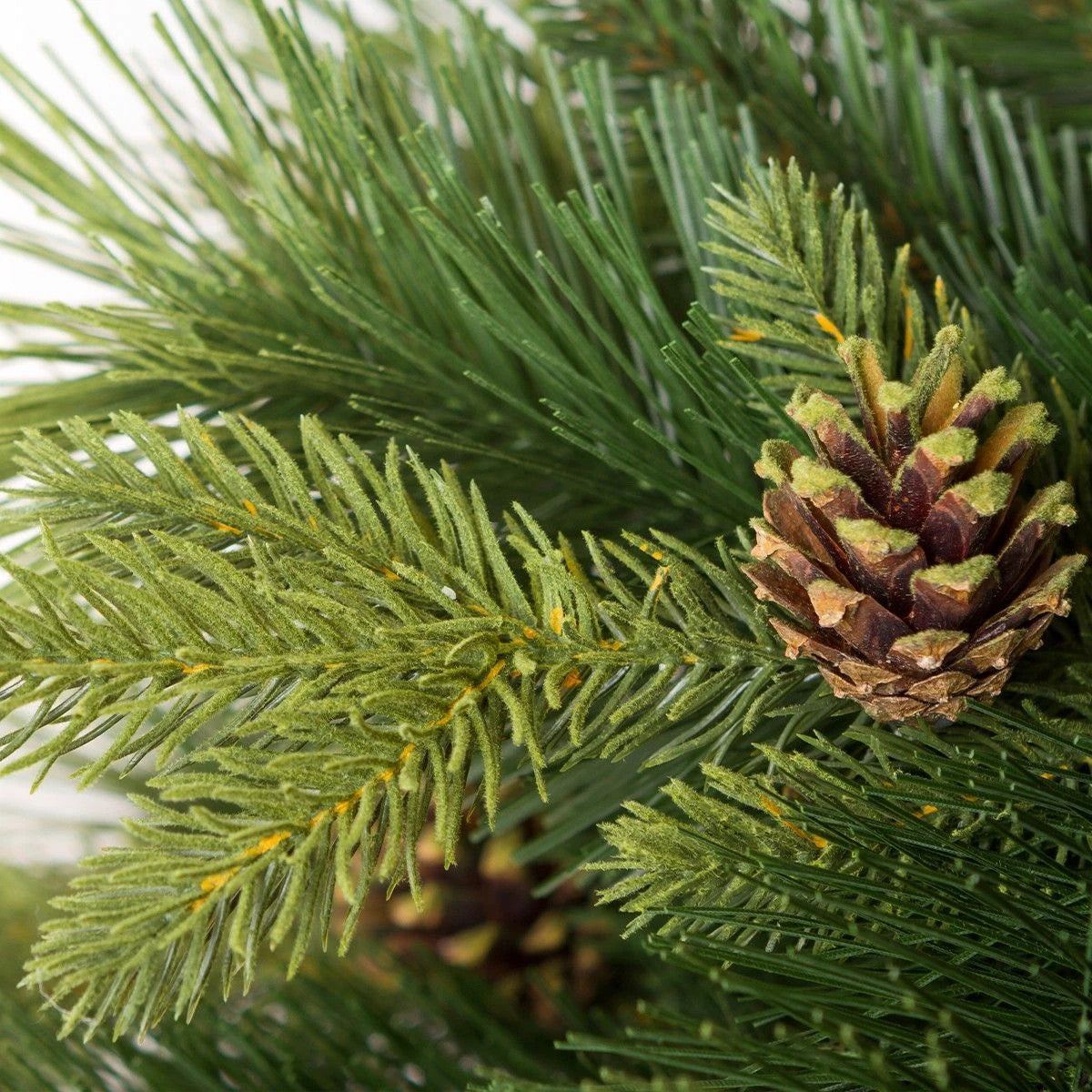 Premium-Weihnachtsbaum, 3D-Zweige, 250 cm, Himalaya, besonderes Design, natürliches Aussehen mit Zapfen