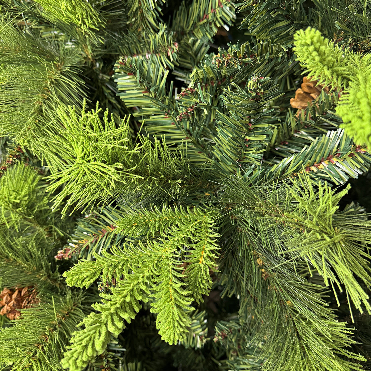 Premium-Weihnachtsbaum, 3D-Zweige, 250 cm, Himalaya, besonderes Design, natürliches Aussehen mit Zapfen