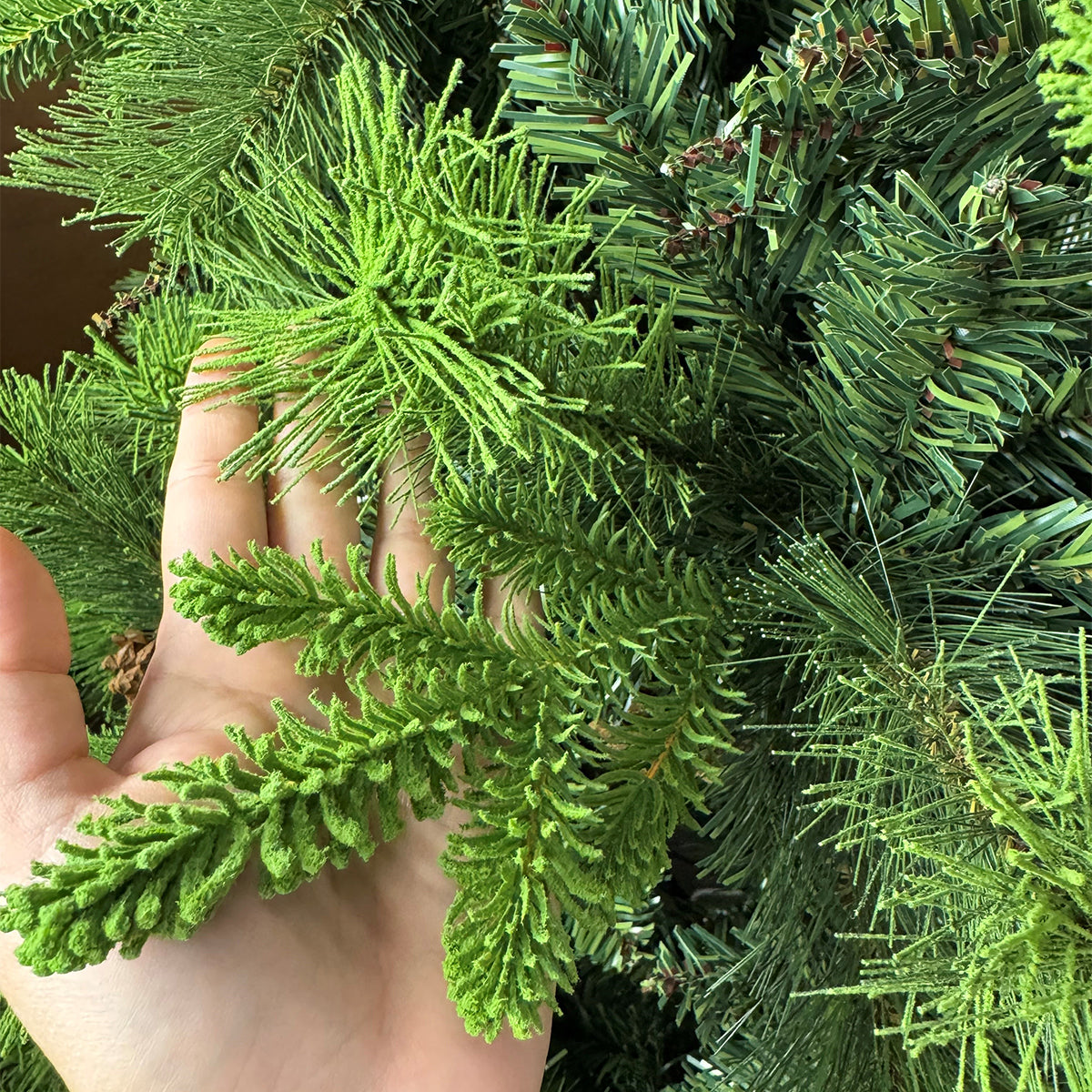 Premium-Weihnachtsbaum, 3D-Zweige, 250 cm, Himalaya, besonderes Design, natürliches Aussehen mit Zapfen