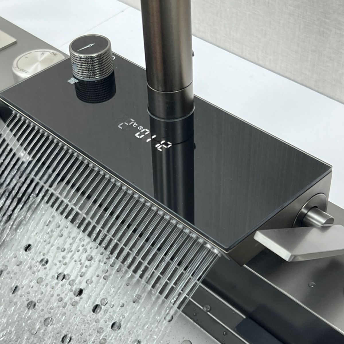 Küchenarmatur, hydroelektrisches Display mit Wasserfall, ausziehbare Brause, 3 Strahlarten, 360° schwenkbar, Gun Grey, Ingrid