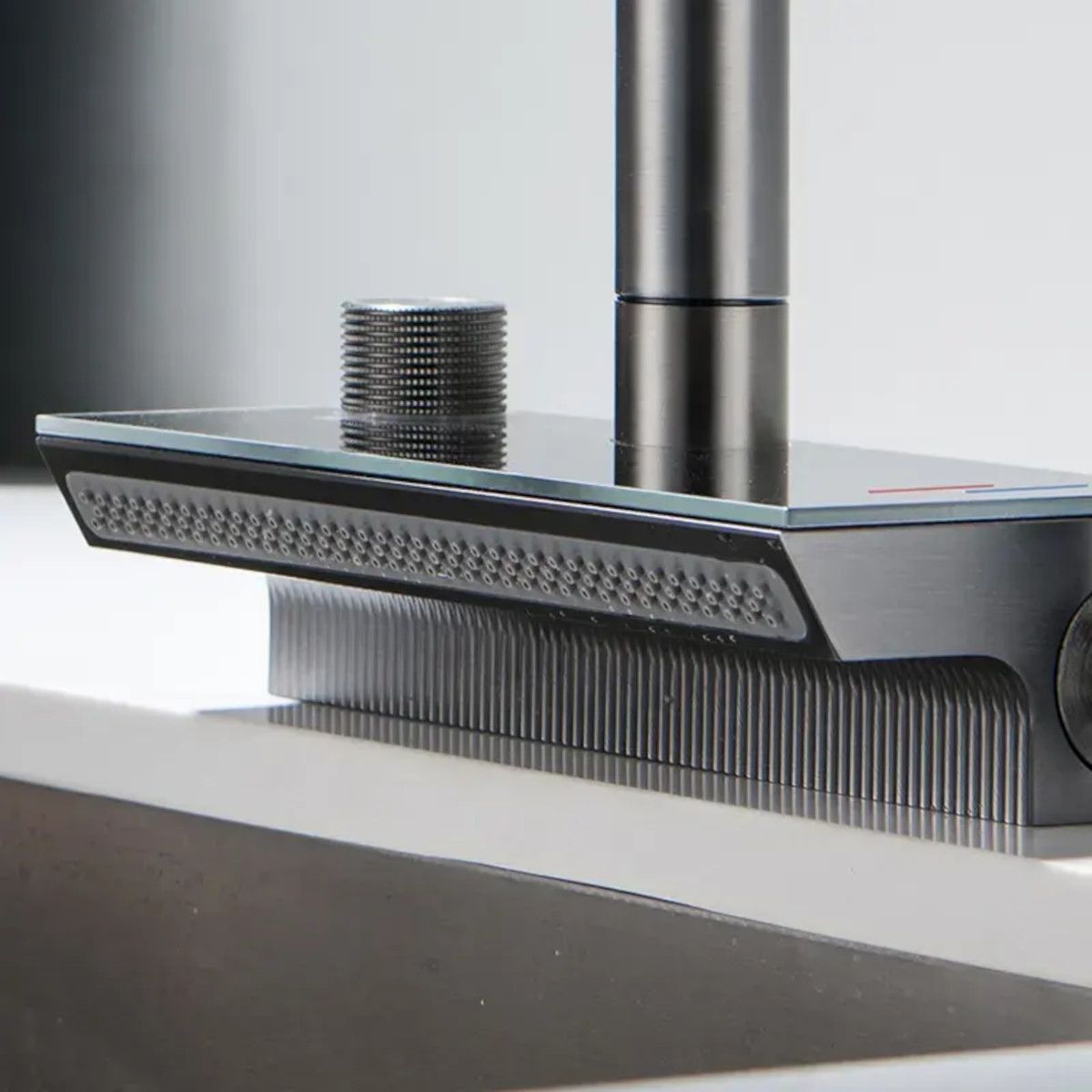 Küchenarmatur, hydroelektrisches Display mit Wasserfall, ausziehbare Brause, 3 Strahlarten, 360° schwenkbar, Gun Grey, Ingrid