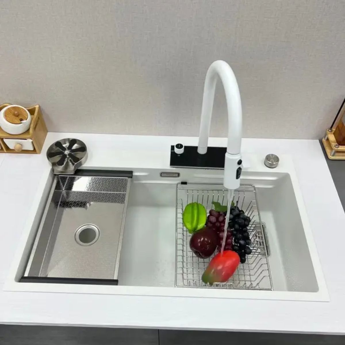 Küchenarmatur, hydroelektrisches Display mit Wasserfall, ausziehbare Brause, 3 Strahlarten, 360° schwenkbar, Mattweiß, Ingrid