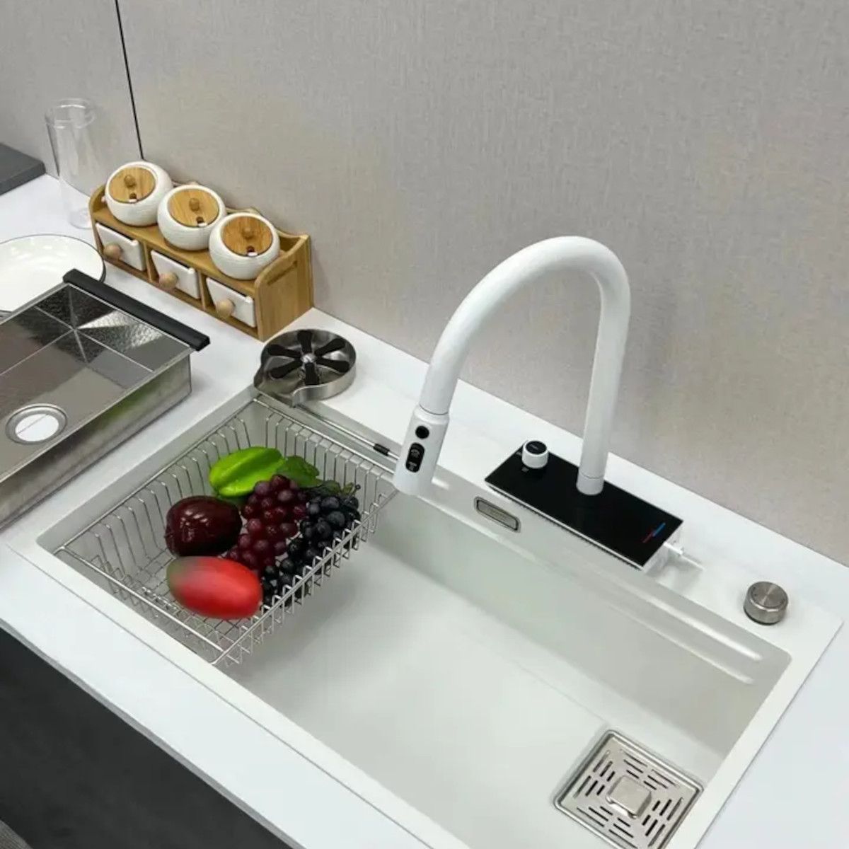 Küchenarmatur, hydroelektrisches Display mit Wasserfall, ausziehbare Brause, 3 Strahlarten, 360° schwenkbar, Mattweiß, Ingrid