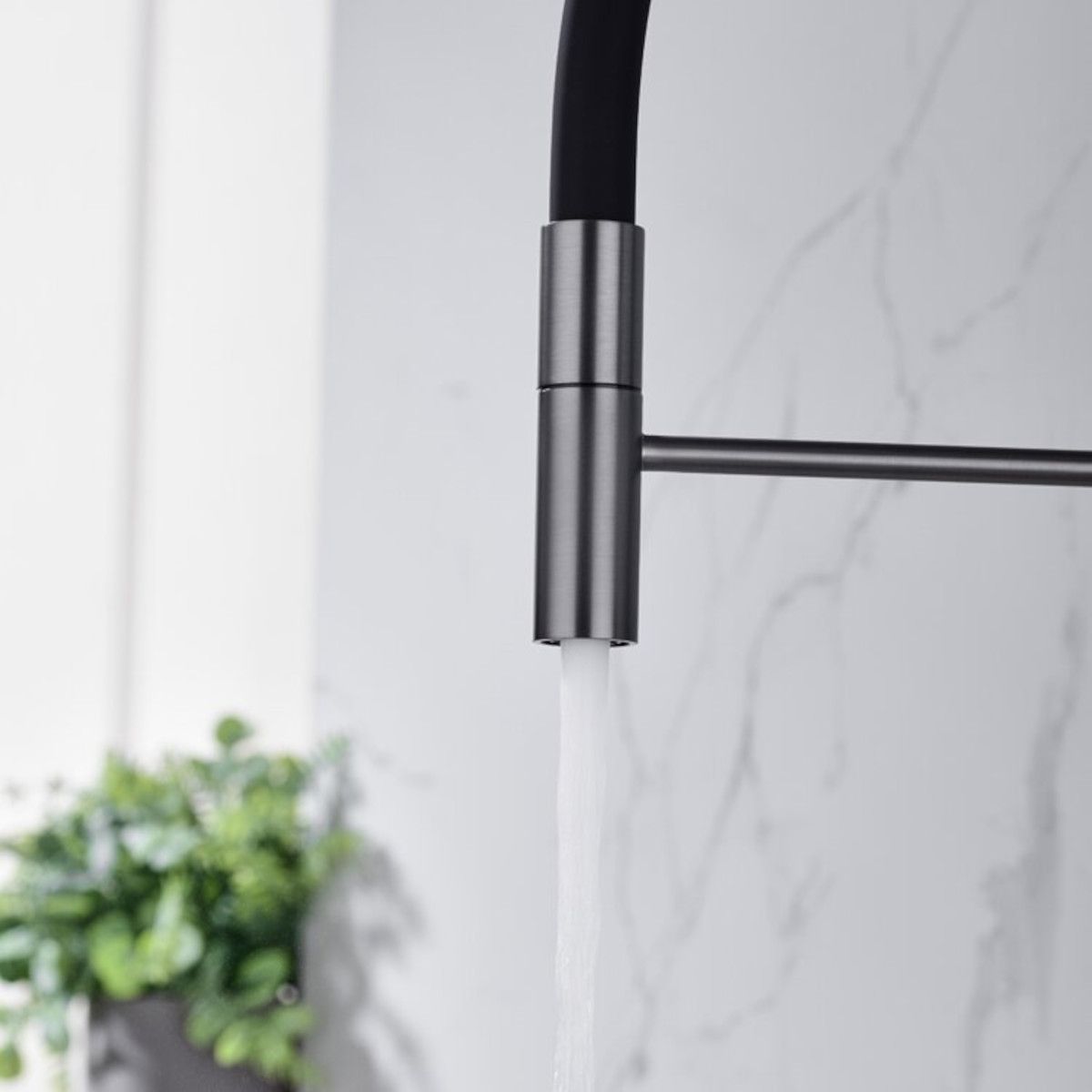 Küchenarmatur Filip, flexiblem Auslauf und ausziehbarer Brause, Höhe 52 cm, Schwarz