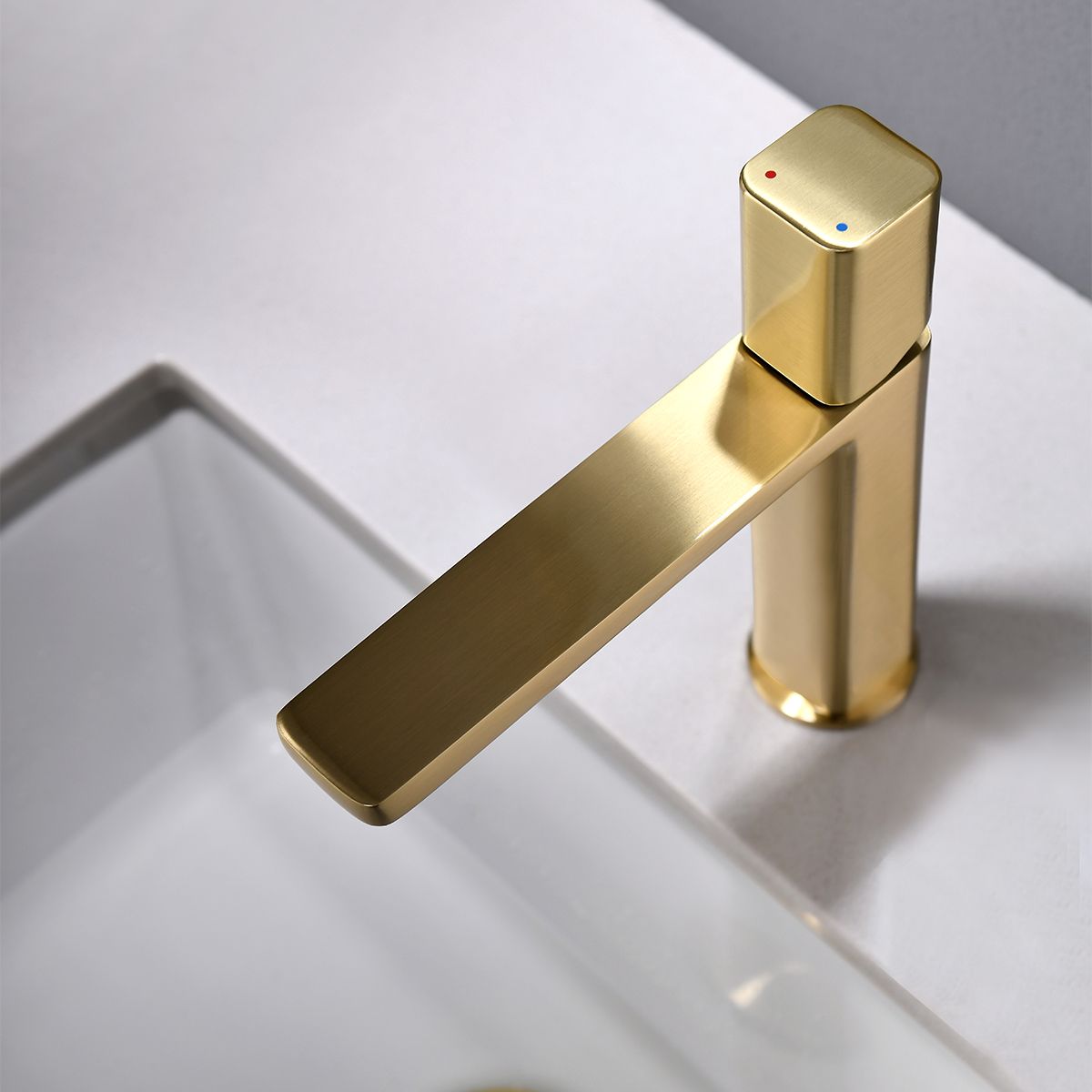Waschbeckenarmatur Alano, Mattgold, Höhe 19,6 cm, Waschbeckenmontage