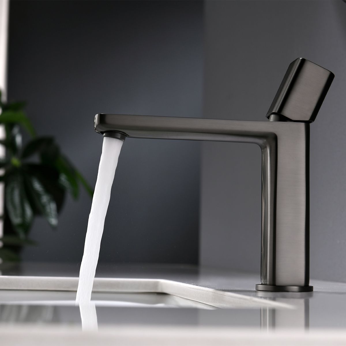 Waschbeckenarmatur Alano, Waschbeckenmontage, Mattschwarz, mit Neoperl-Perlator, außergewöhnliches Design
