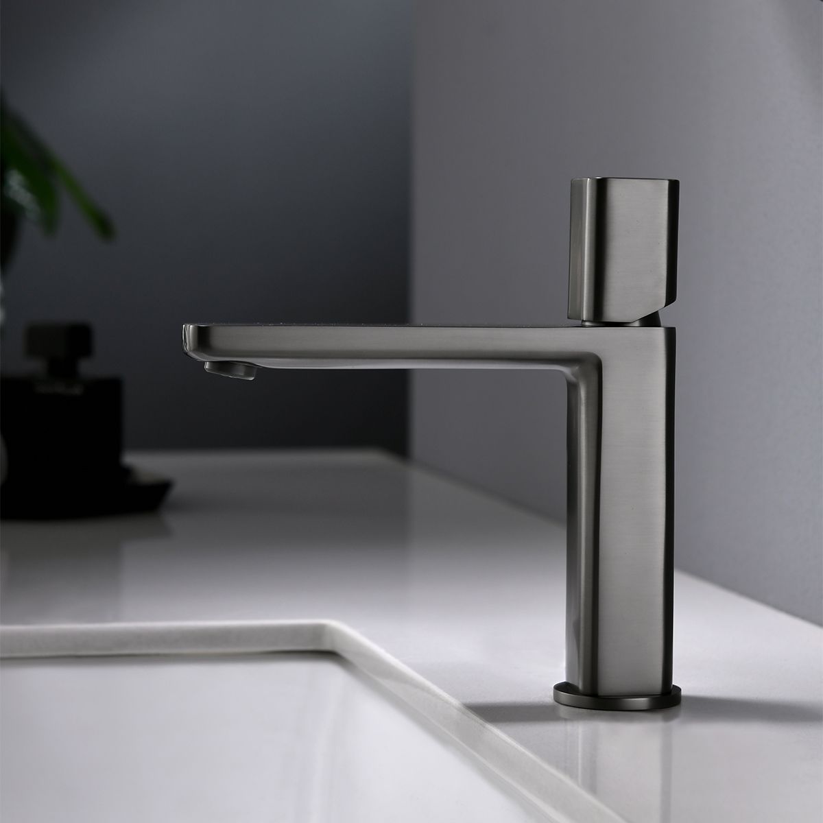 Waschbeckenarmatur Alano, Waschbeckenmontage, Mattschwarz, mit Neoperl-Perlator, außergewöhnliches Design