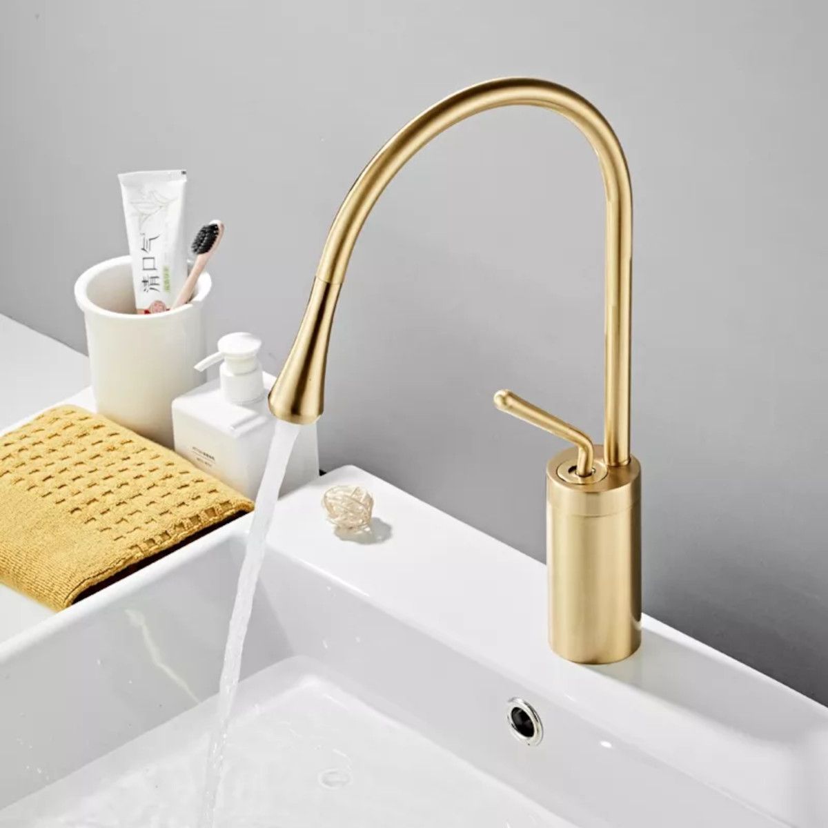 Waschbeckenarmatur Lost, Mattgold, 44 cm, mit Perlator, Aufsatzmontage