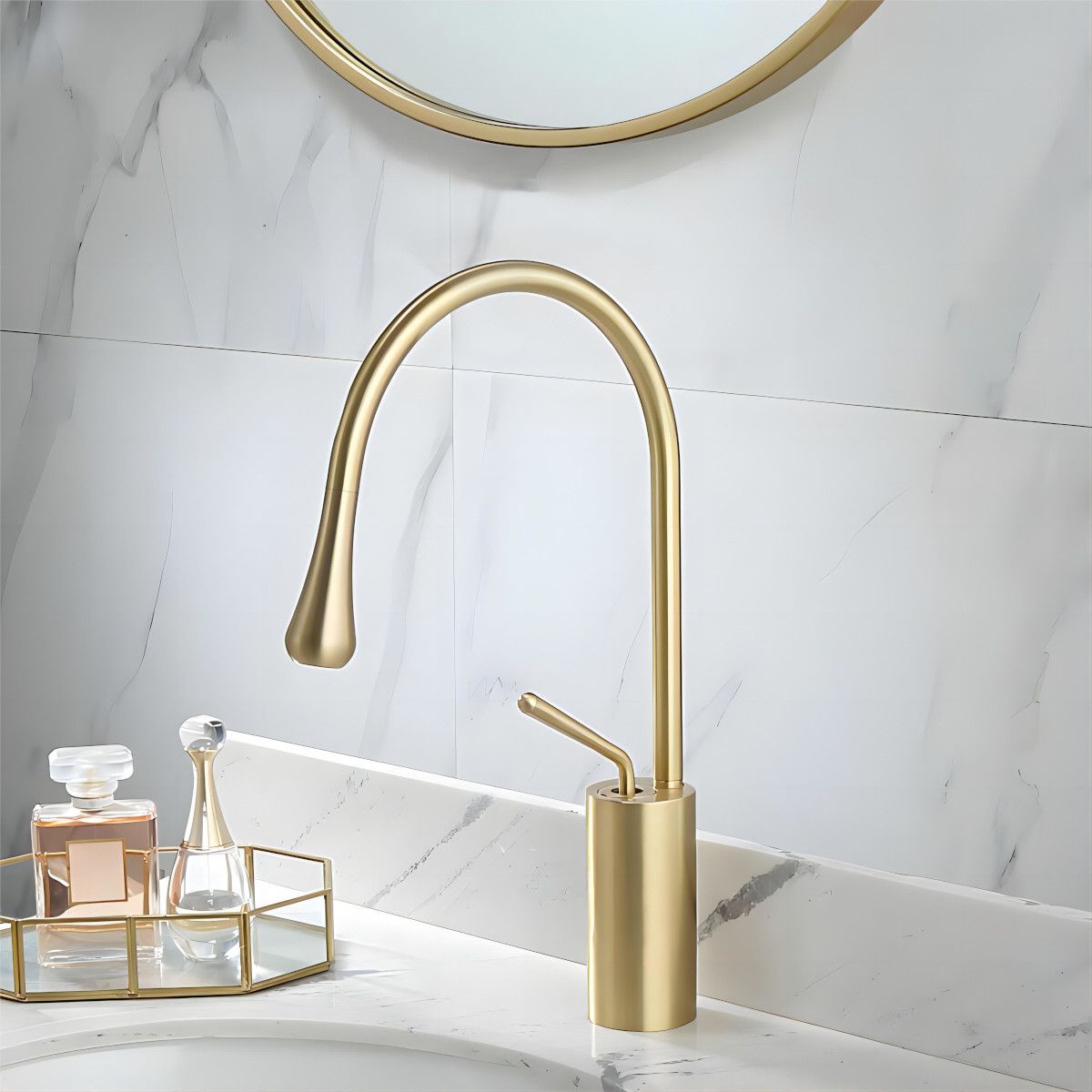 Waschbeckenarmatur Lost, Mattgold, 44 cm, mit Perlator, Aufsatzmontage