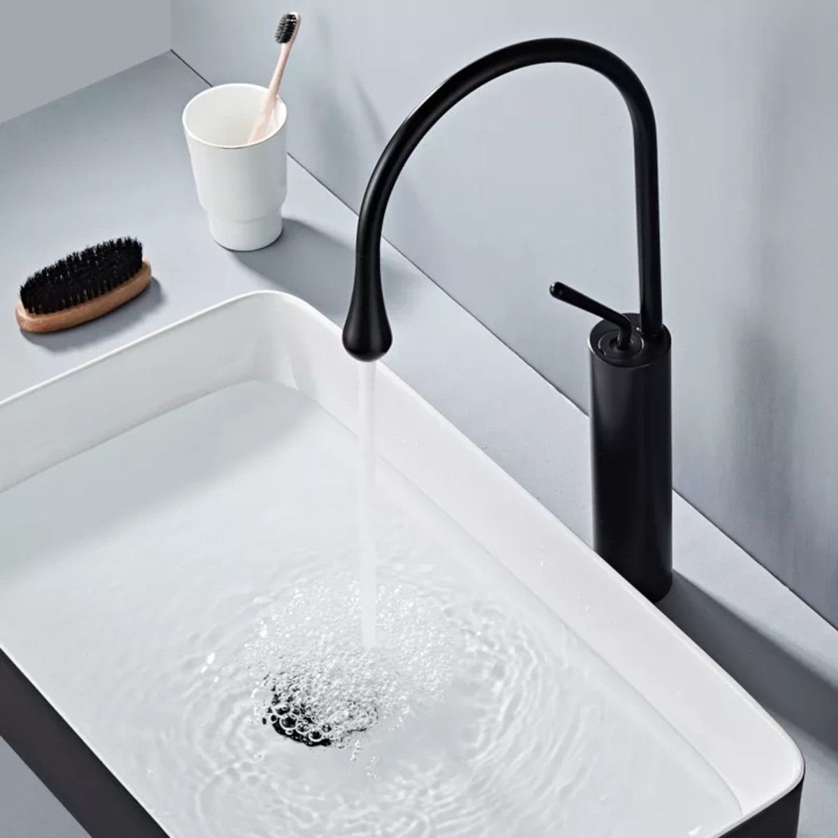 Waschbeckenarmatur Lost, Mattschwarz, Höhe 38 cm, mit Perlator, Aufsatzmontage