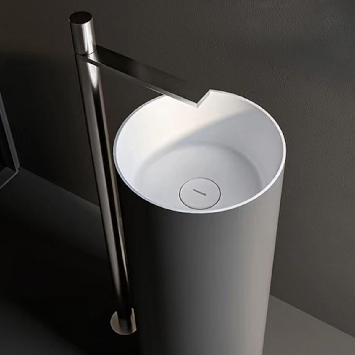 Waschbeckenarmatur Pilar, Chrom, Bodenmontage, rundes Design
