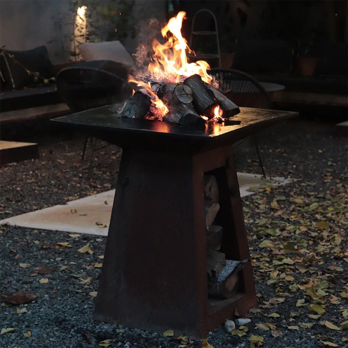 Holzgrill mit Grillplatte, große Kochfläche, Holzfach, 2 mm Cortenstahl, 100x100x90 cm, Schwarz, Rustico
