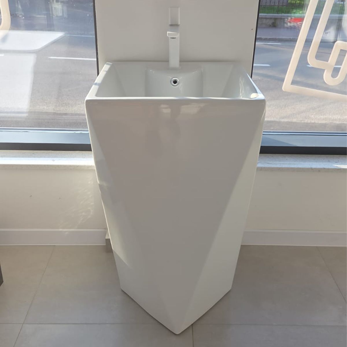Standwaschbecken Enrico, Weiß, mit Hahnloch, 47x47x83 cm, Bodenmontage, Sanitärkeramik