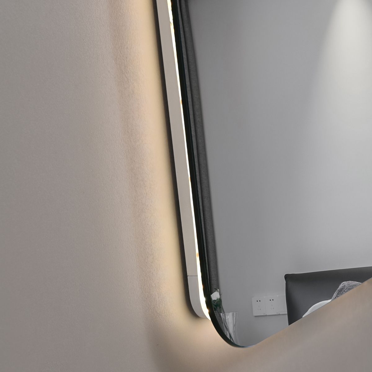 Badezimmerspiegel EGO – Louie, mit LED, Anti-Beschlag und Touch-Schalter, Größen: 60-140x70-80 cm