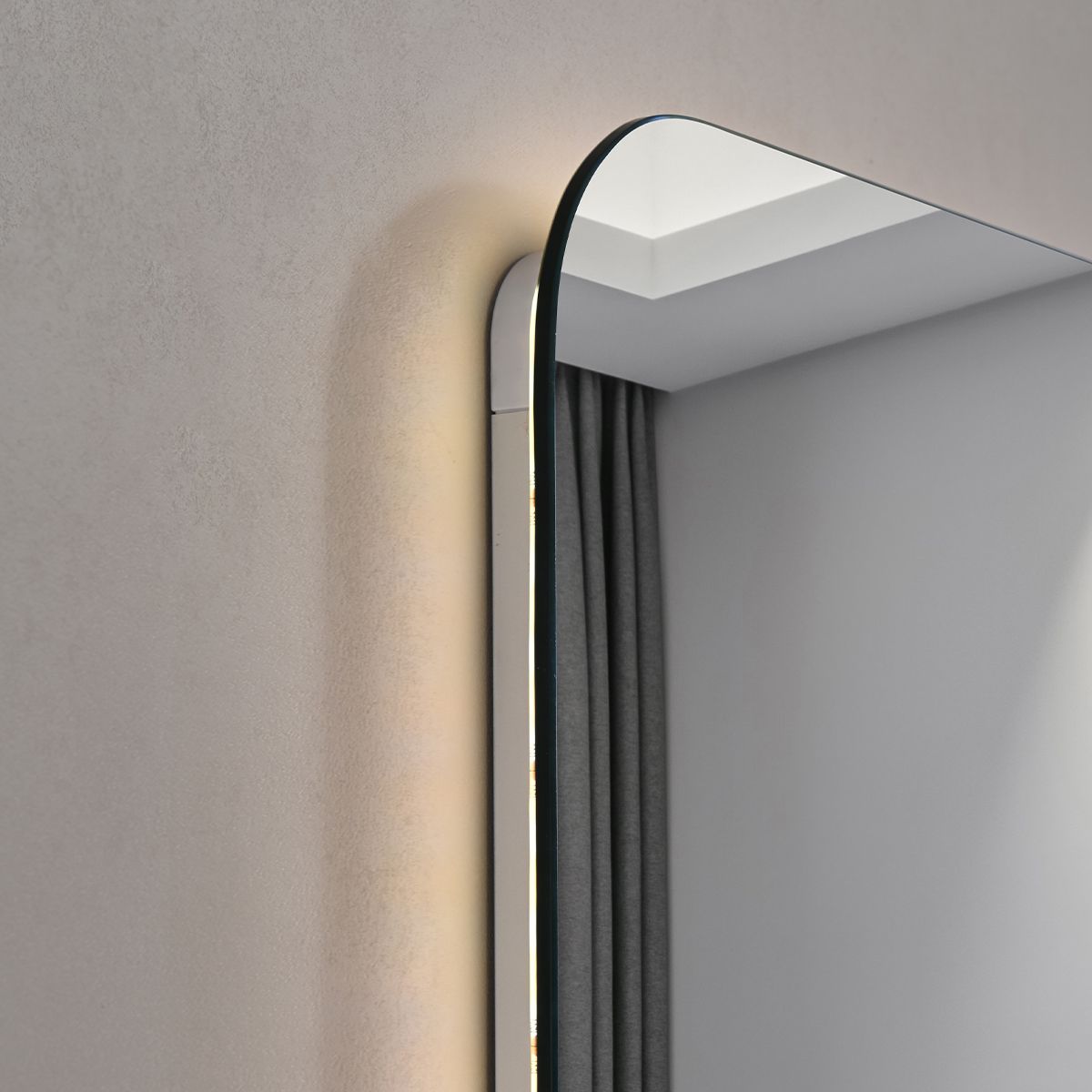 Badezimmerspiegel EGO – Louie, mit LED, Anti-Beschlag und Touch-Schalter, Größen: 60-140x70-80 cm