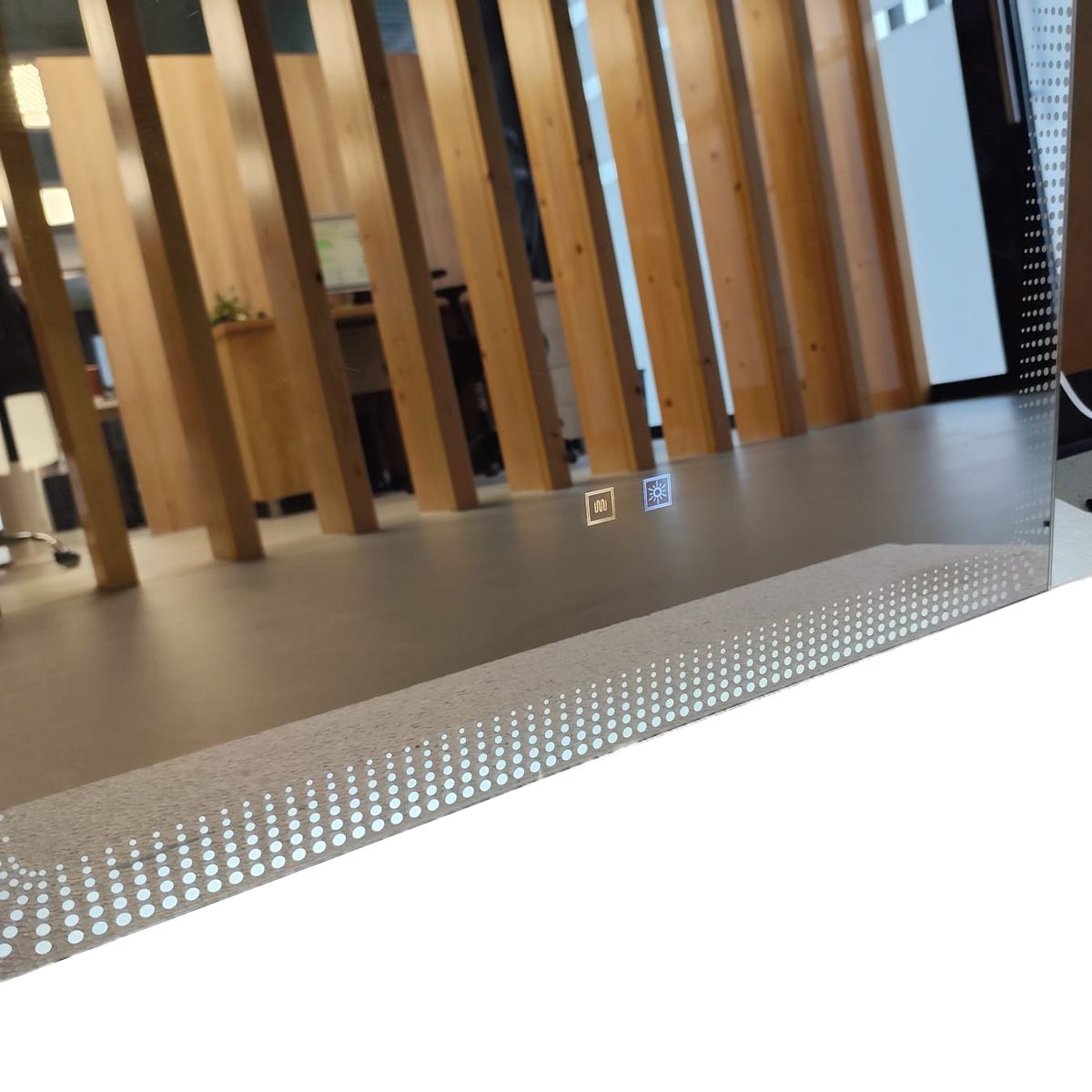 Smart-Spiegel, LED, Entnebelung, Touch-Button, 5 mm Glas, 3 Farben, einstellbare Helligkeit, Maße 70 x 90 cm, Zafira