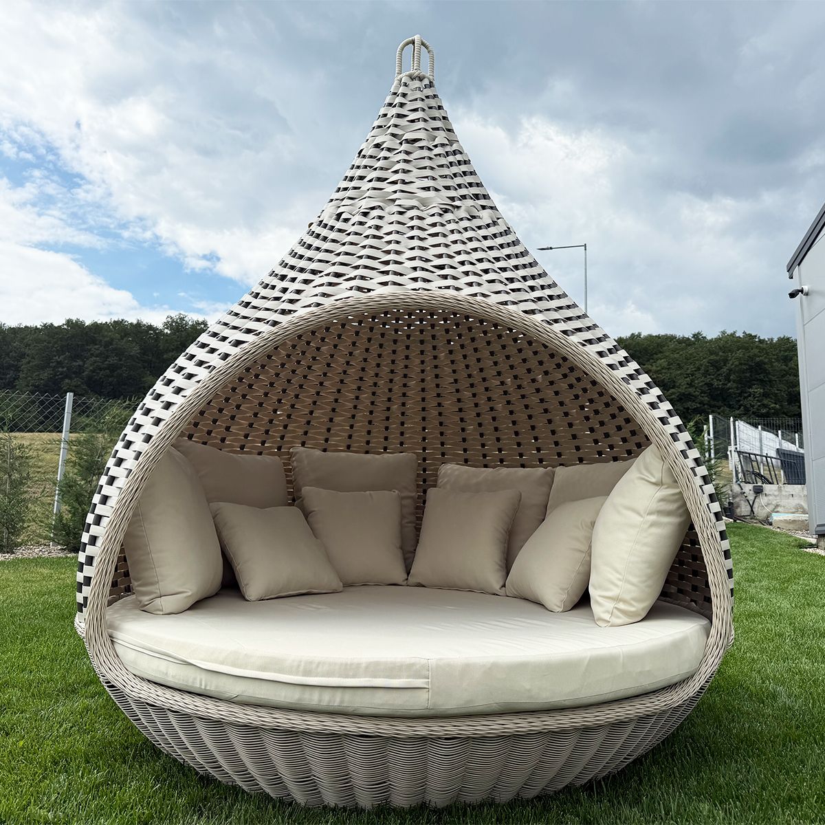 Außenbett für Garten oder Terrasse, Nestform, 10 Kissen, Aluminiumrahmen, Rattangeflecht, Durchmesser 180x220 cm, Rustica