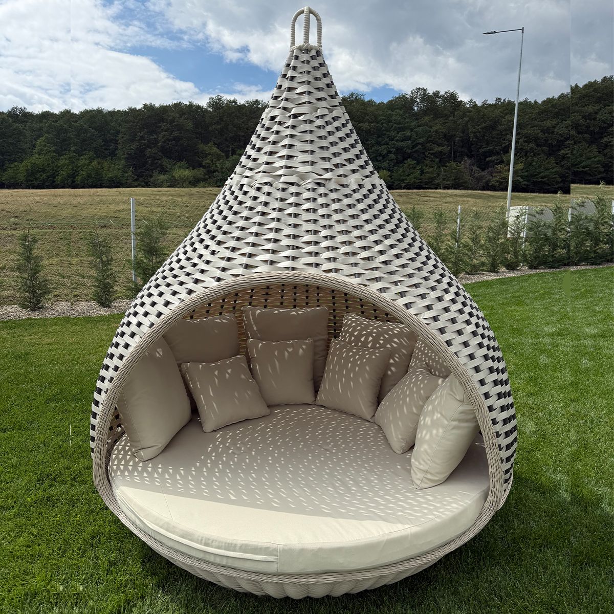 Außenbett für Garten oder Terrasse, Nestform, 10 Kissen, Aluminiumrahmen, Rattangeflecht, Durchmesser 180x220 cm, Rustica