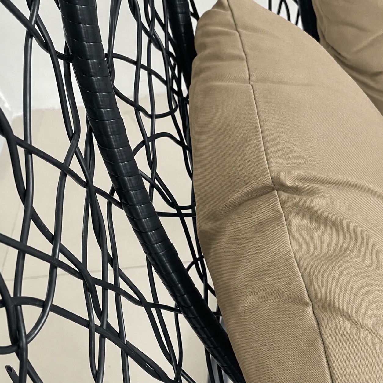 Hängesessel California Black, Entspannungssessel zum Aufhängen, für Garten oder Wohnzimmer, komfortabel und modern