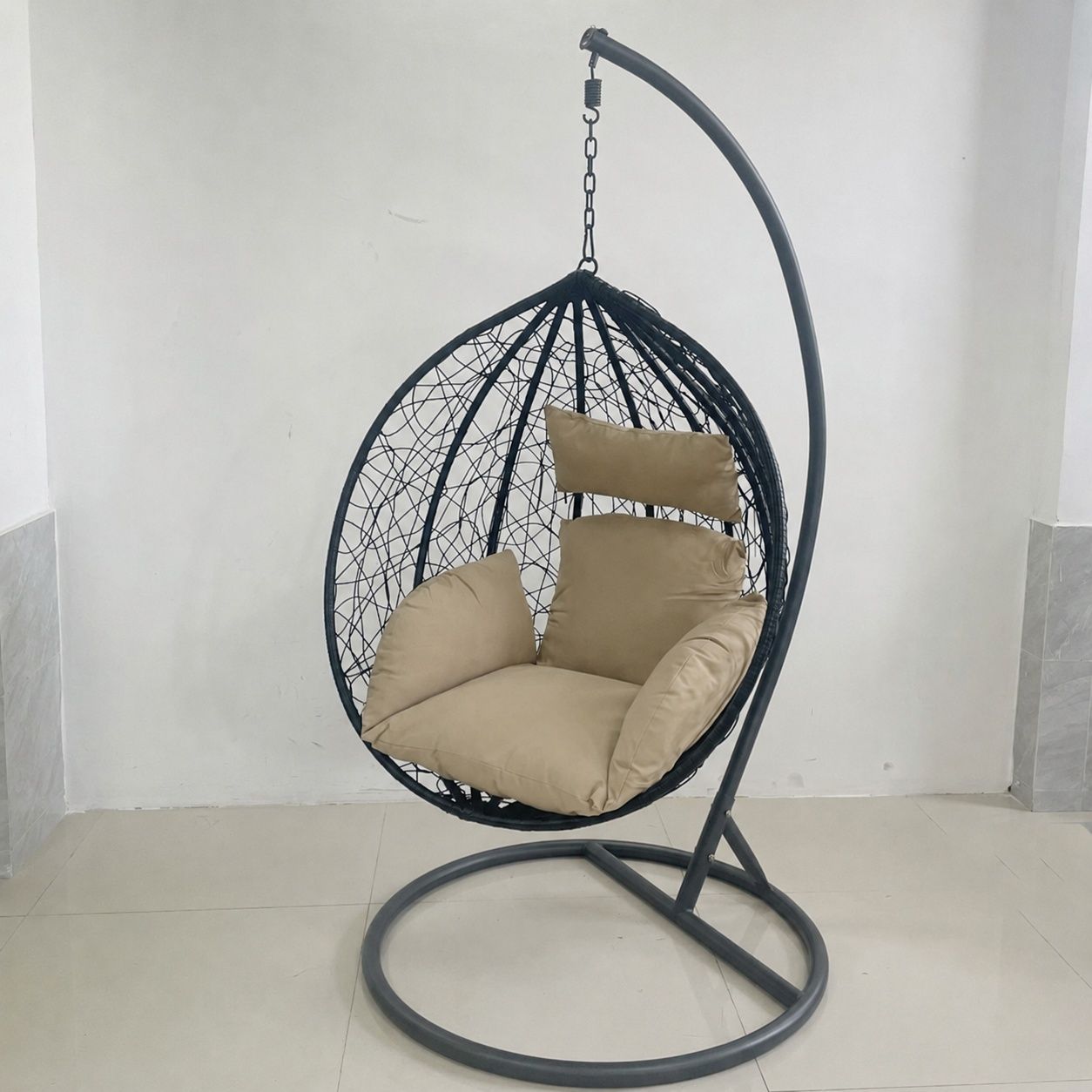 Hängesessel California Black, Entspannungssessel zum Aufhängen, für Garten oder Wohnzimmer, komfortabel und modern