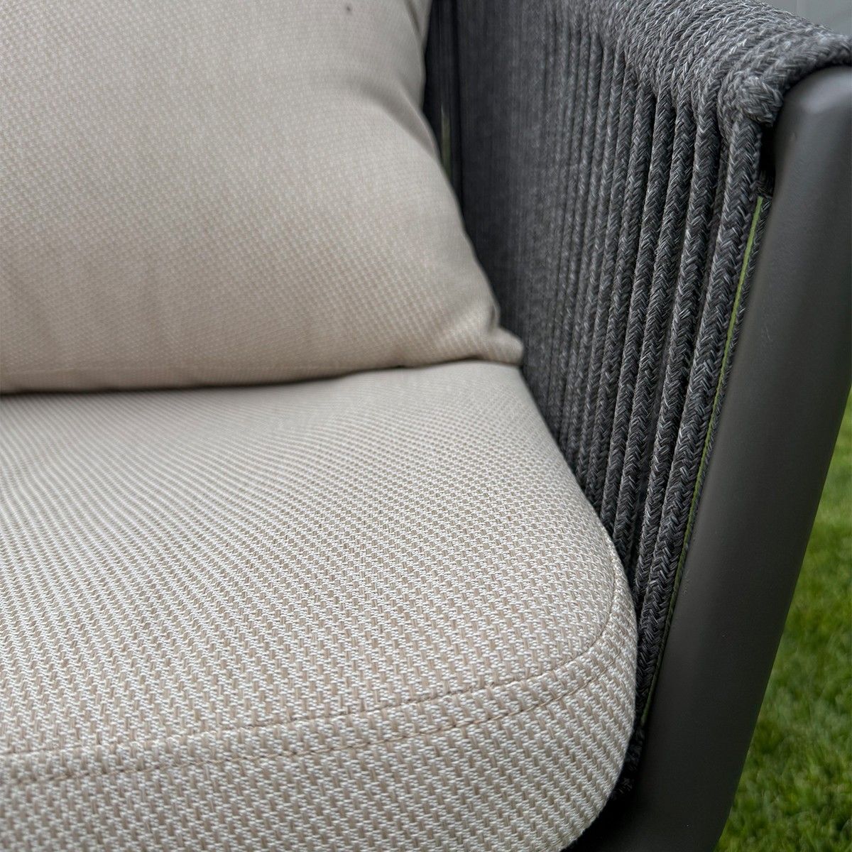 Möbelset für 8 Personen, Garten oder Terrasse, Aluminium, ausziehbarer Tisch mit Steinplatte, Seilgeflecht, Maldives
