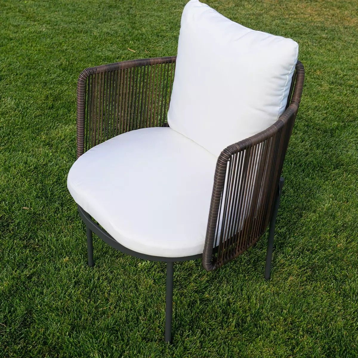 Möbelset für Terrasse oder Garten, Teakholztisch mit 8 Stühlen, inklusive Kissen, Aluminiumrahmen und Polyrattan, Mora