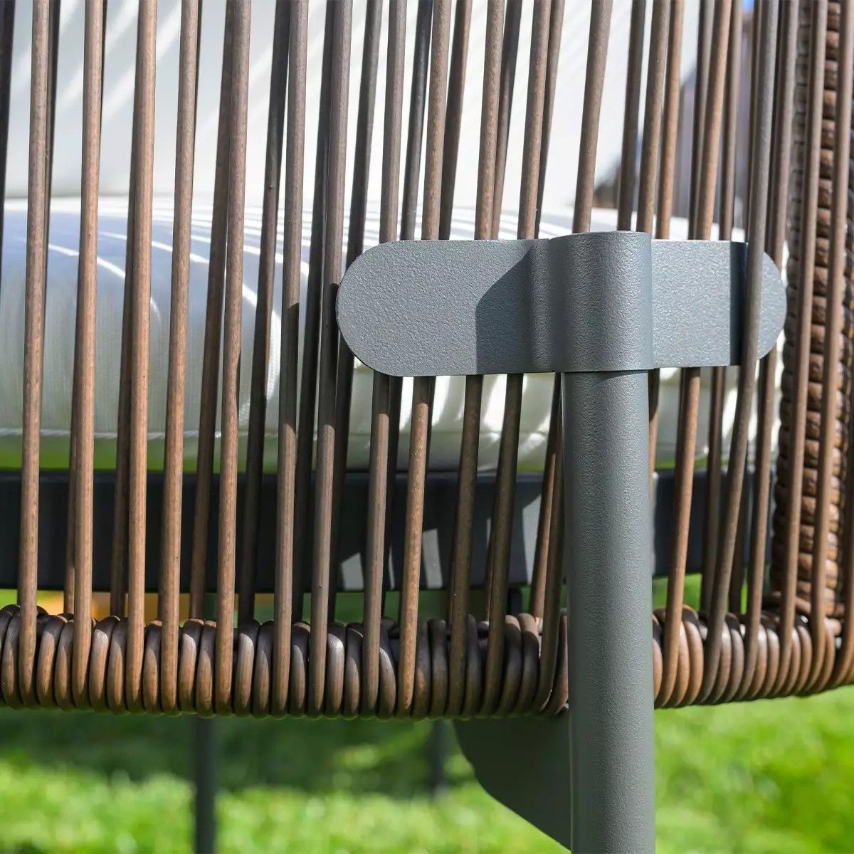 Möbelset für Terrasse oder Garten, Teakholztisch mit 8 Stühlen, inklusive Kissen, Aluminiumrahmen und Polyrattan, Mora