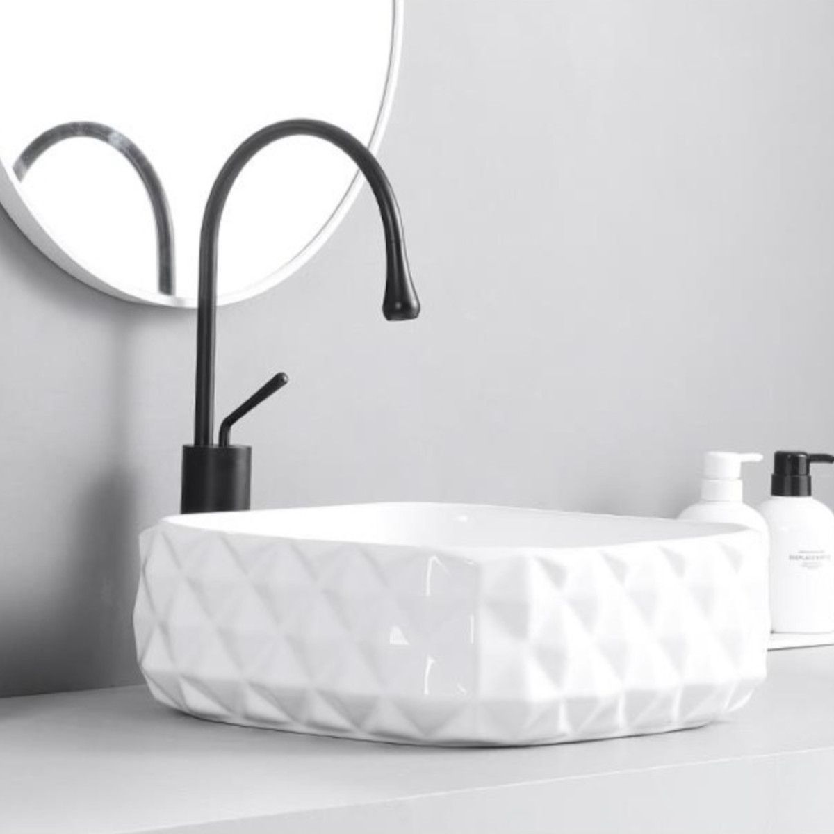 WC-Set und Waschbecken, Hochglanzweiß, wandhängend und für Aufsatzmontage, 49x36-61x34 cm, Duroplast-Sitz, Perlmutt